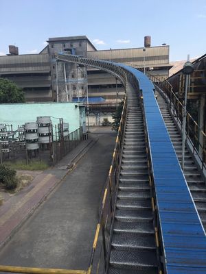 Un buen precio. Sistemas de transporte de cinta de tubos cerrados para el transporte de material a granel libre de polvo curvado en línea