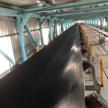 Bom preço. Cinturão transportador industrial fixo para a movimentação de materiais a granel em linha
