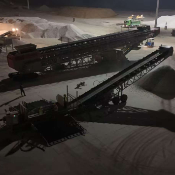 Harga yang bagus Crawler Mobile Ship Loader Conveyor untuk Transportasi Bahan Bulk di Terminal Pelabuhan daring